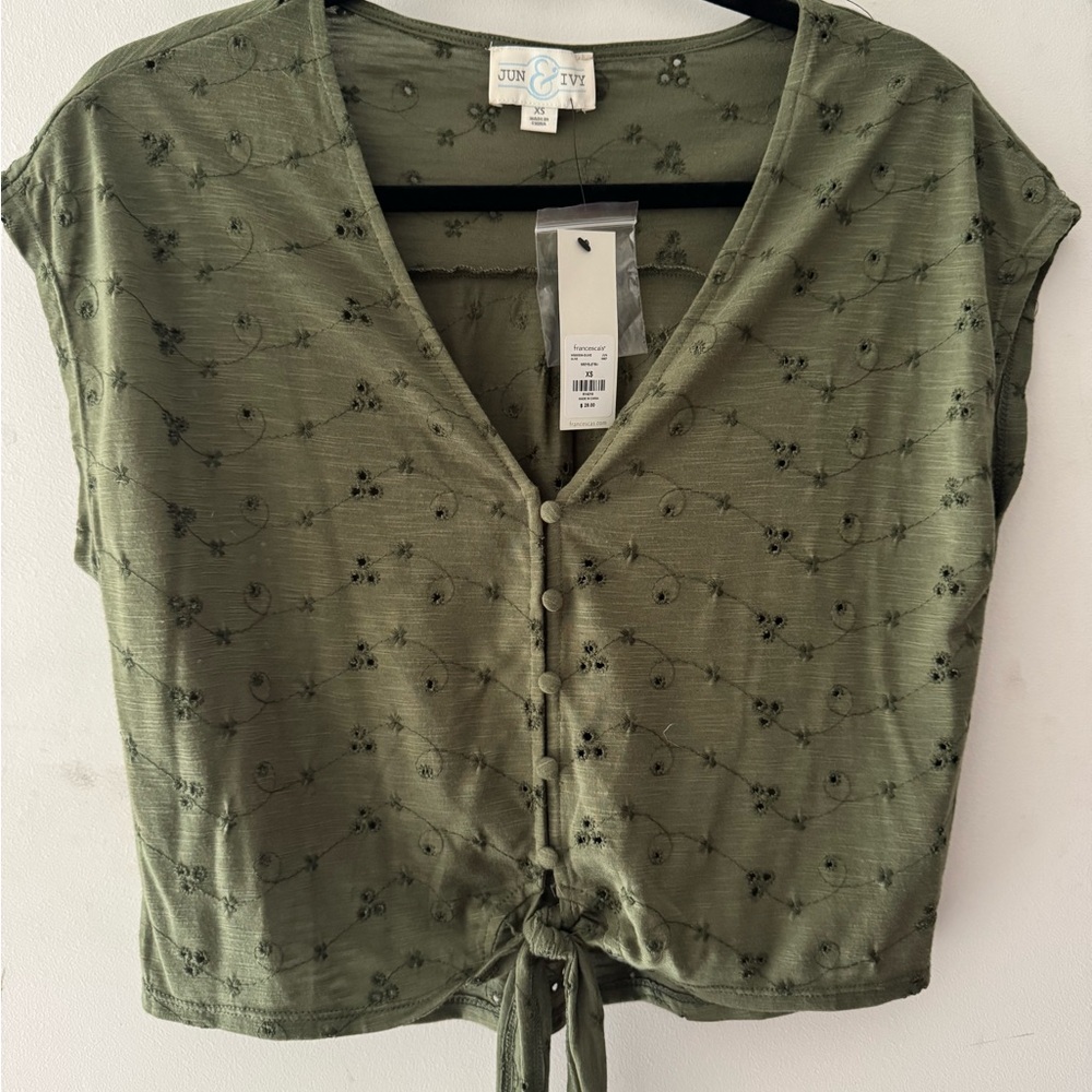NWT green crop button up shirt with tie